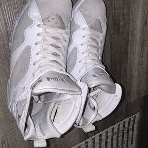 Jordan Retro 7 Size 11 in White and Gray